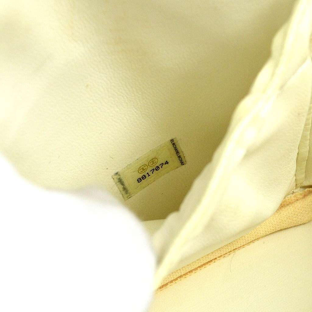 Chanel Vintage Timeless Cosmetic Case Pink Leather Good condition - Box View