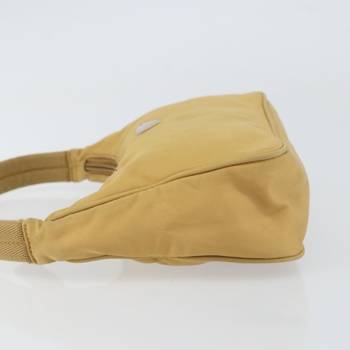 Prada Re-Edition 2000 Hobo Beige Good condition - Model View