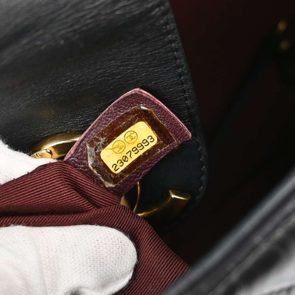 Chanel Gold Bar Tote Black Leather Good condition - Box View