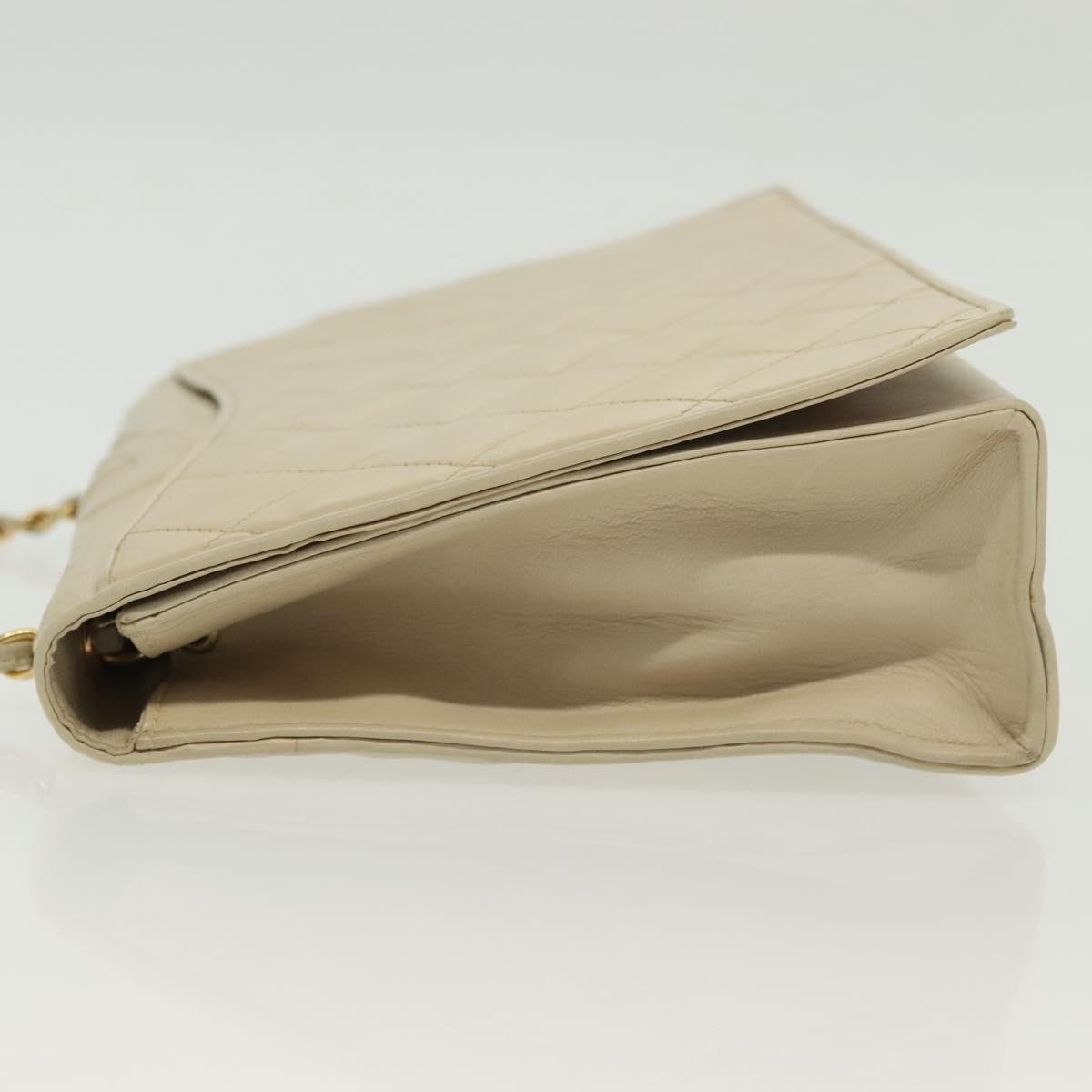 Chanel Vintage CC Full Flap Bag Beige Leather Good condition - Model View