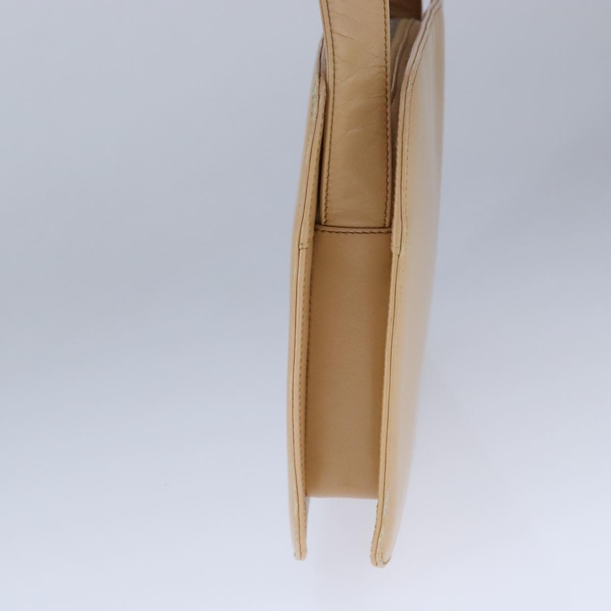 Prada Vintage Shoulder Bag Beige Leather Good condition - Model View