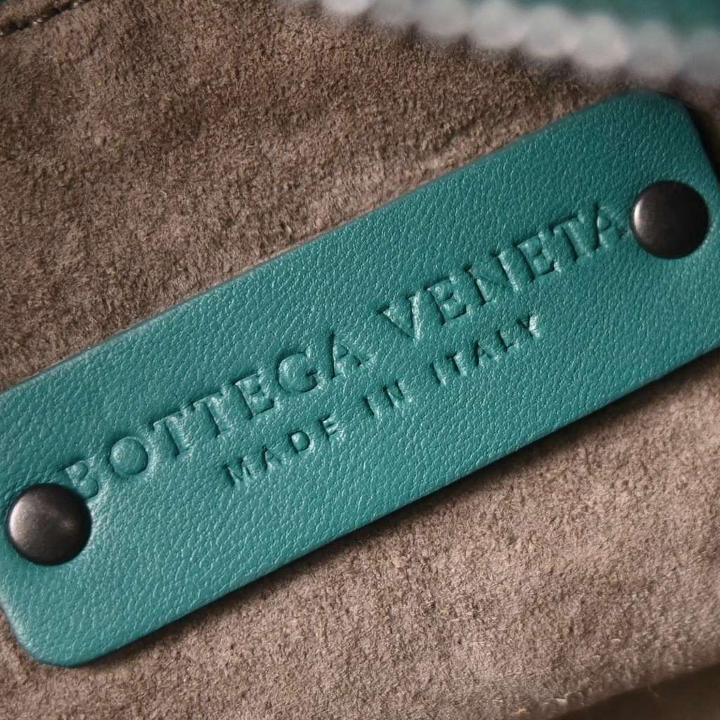 Bottega Veneta Zip Cube Messenger Green Leather Good condition - Model View