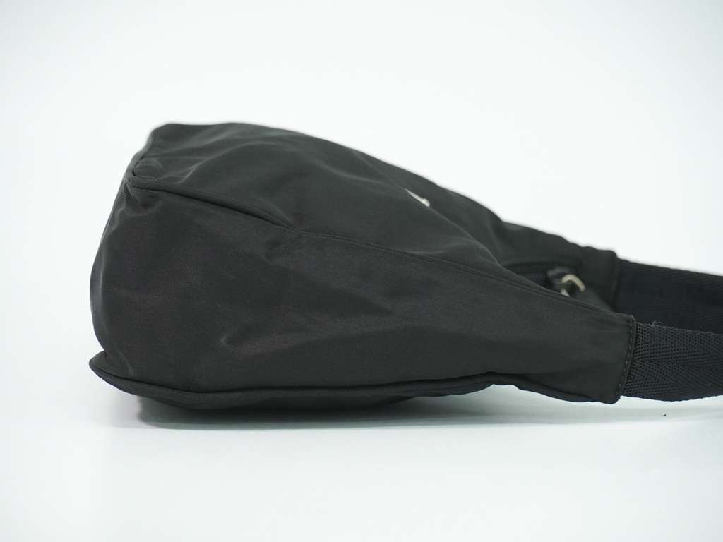 Prada Hobo Black Good condition - Model View
