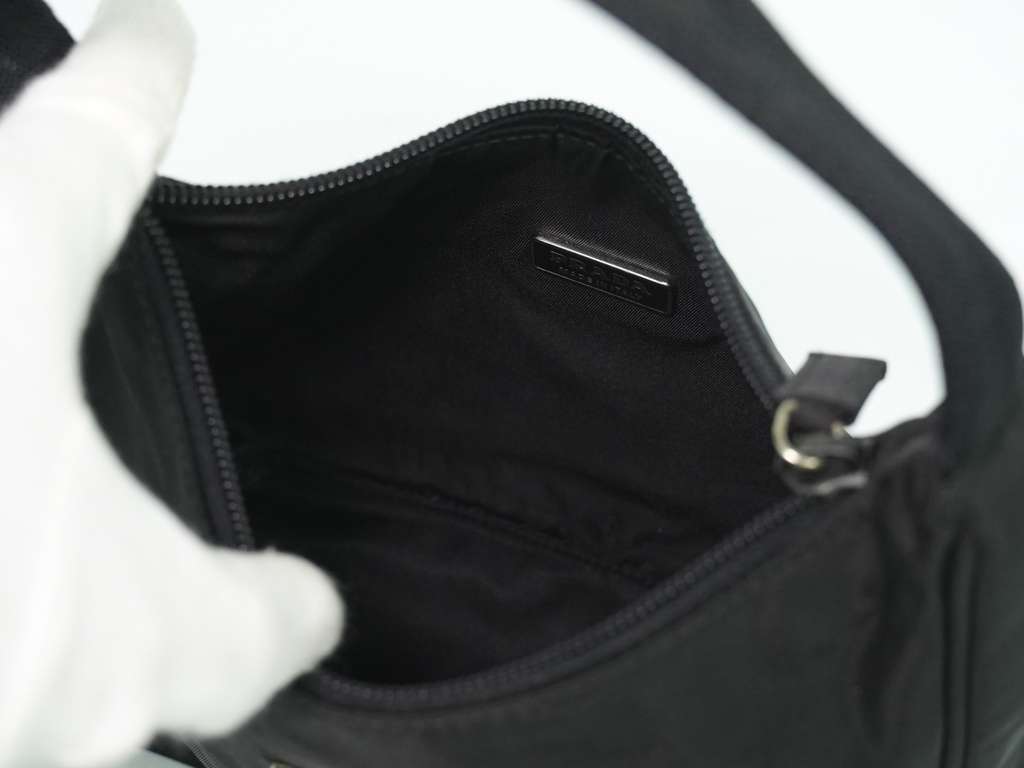 Prada Hobo Black Good condition - Box View