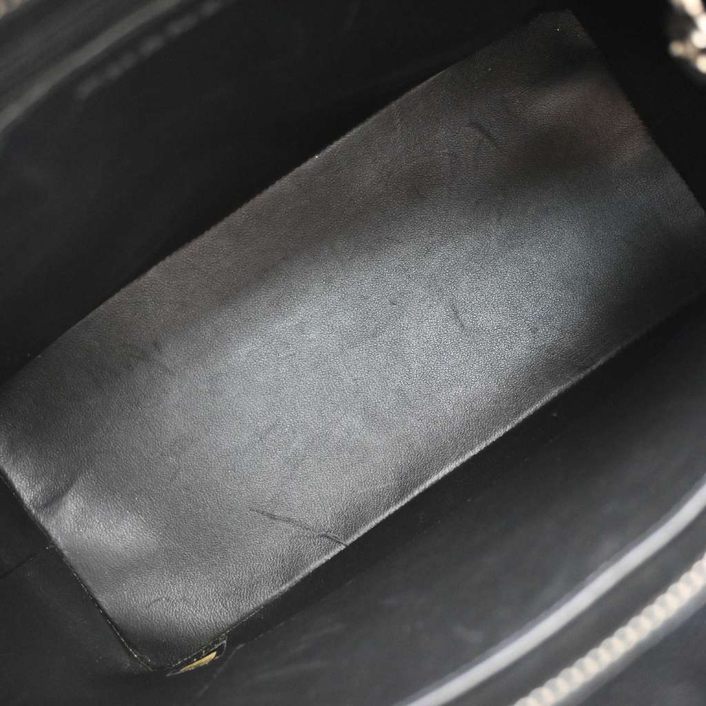 Chanel Medallion Tote Black Leather Good condition - Box View