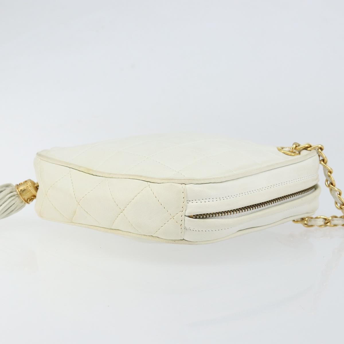 Chanel Vintage Diamond Tassel Crossbody White Leather Good condition - Inside View