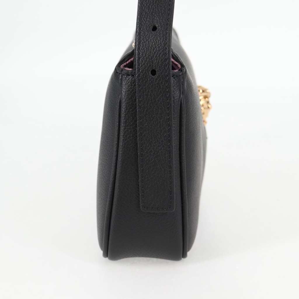 Versace Medusa Shoulder Bag Black Leather Very good condition - Model View