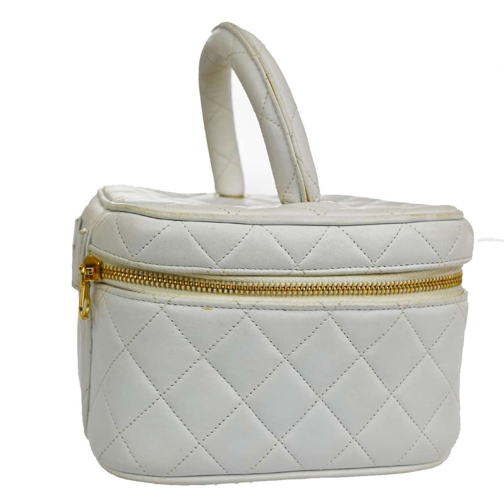 Chanel Classic Vanity Case White Leather Good condition - Model View