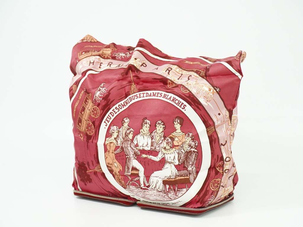 Hermès Silky Pop Tote Burgundy Silk Very good condition - Back View