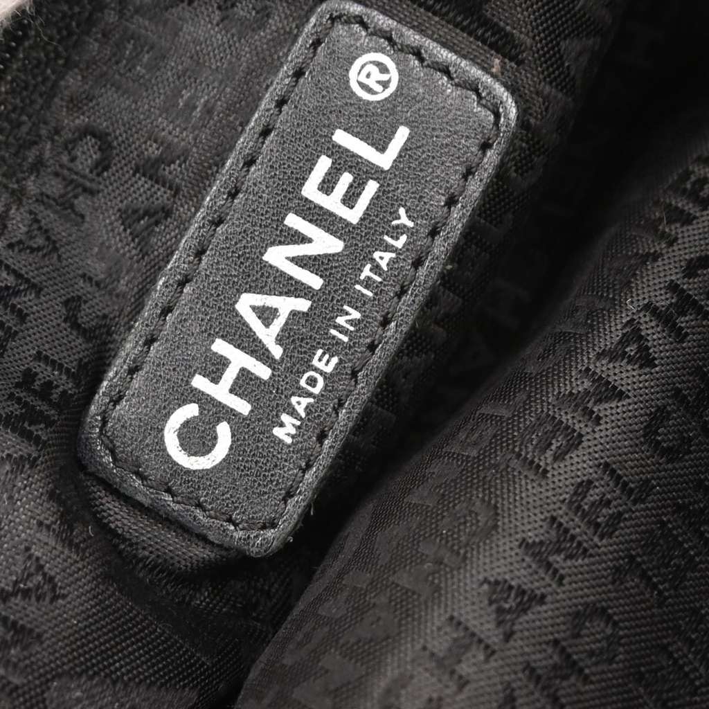 Chanel Pulley Camera Bag Black Leather Good condition - Model View