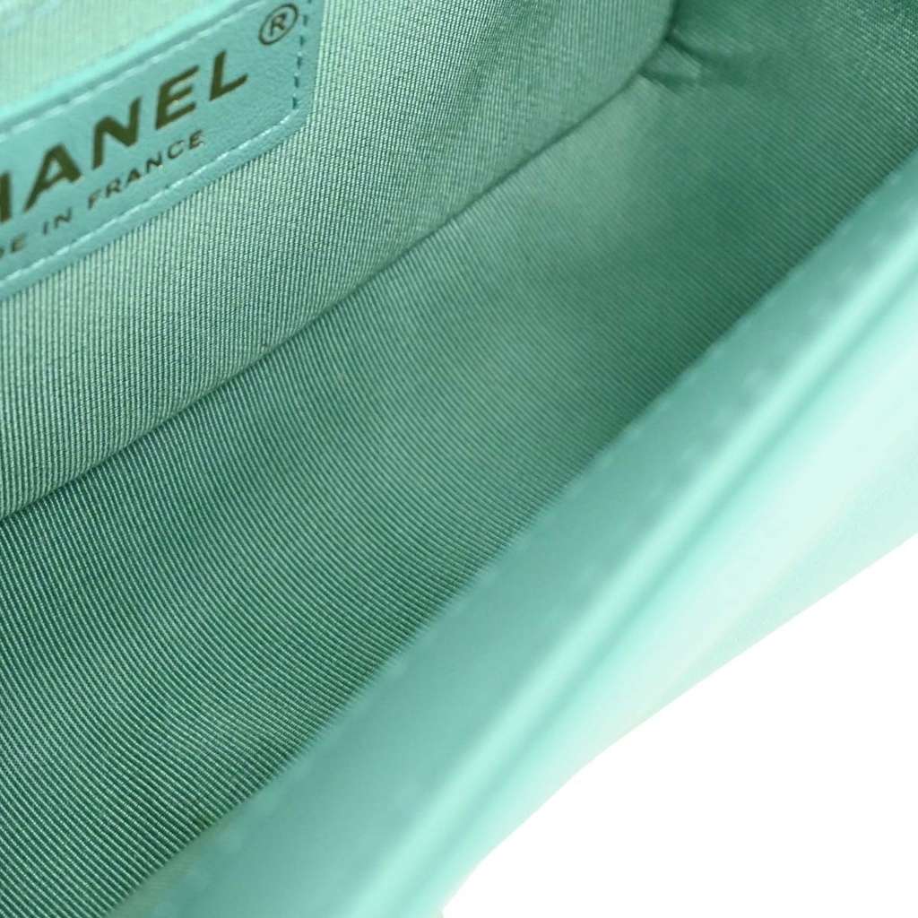 Chanel Boy Flap Bag Green Leather Good condition - Inside View