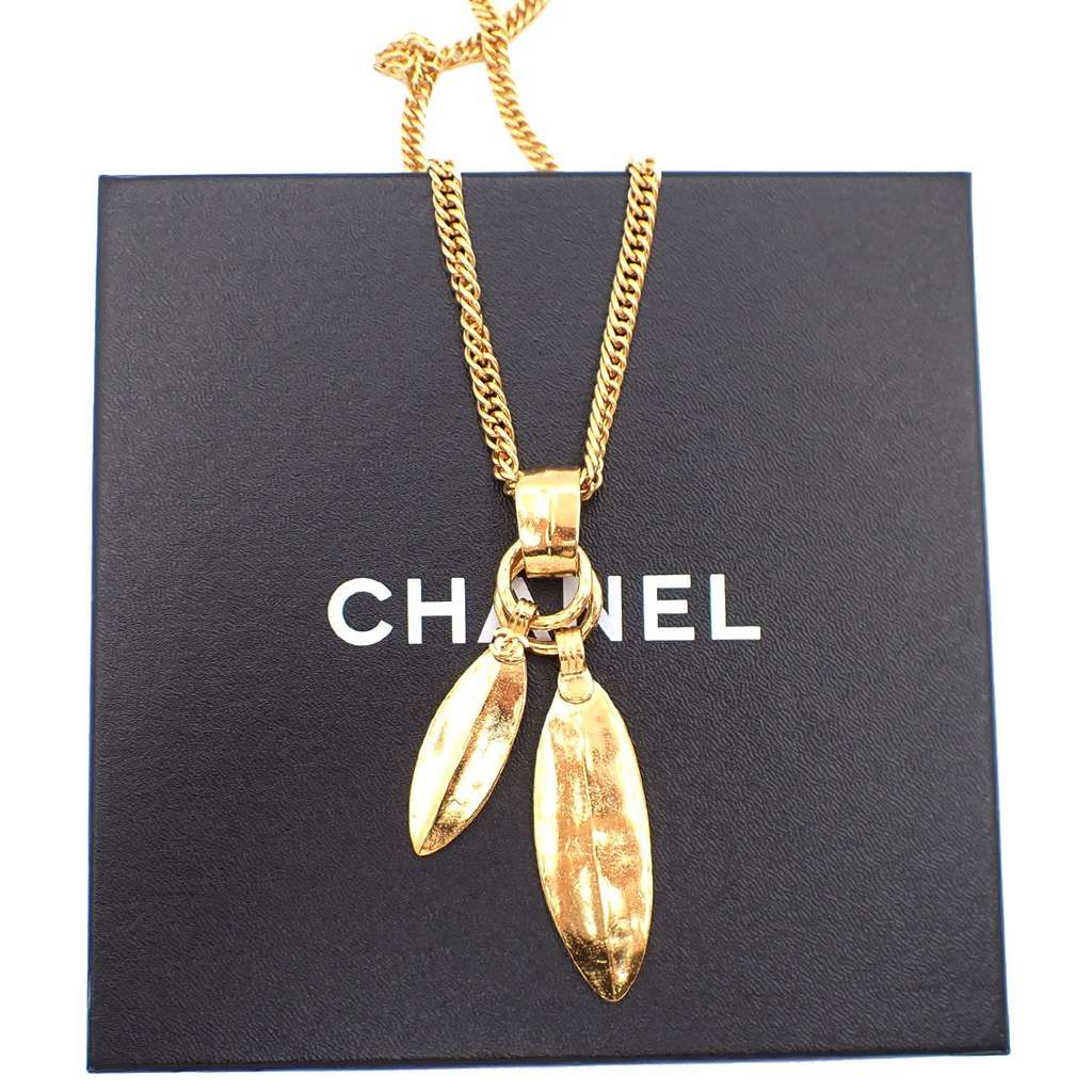 Chanel Feather CC Pendant Necklace Gold Good condition - Back View