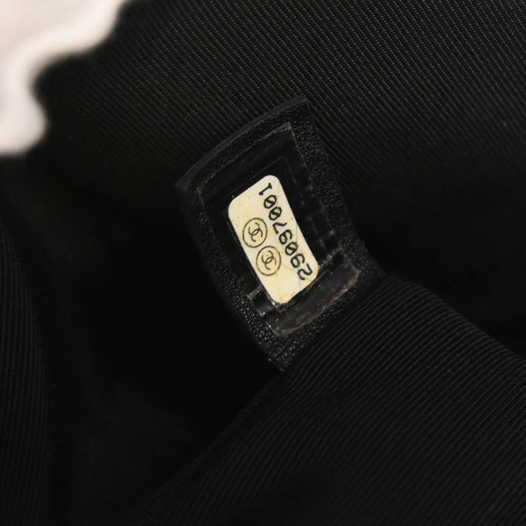 Chanel Boy Flap Bag Black Leather Good condition - Box View