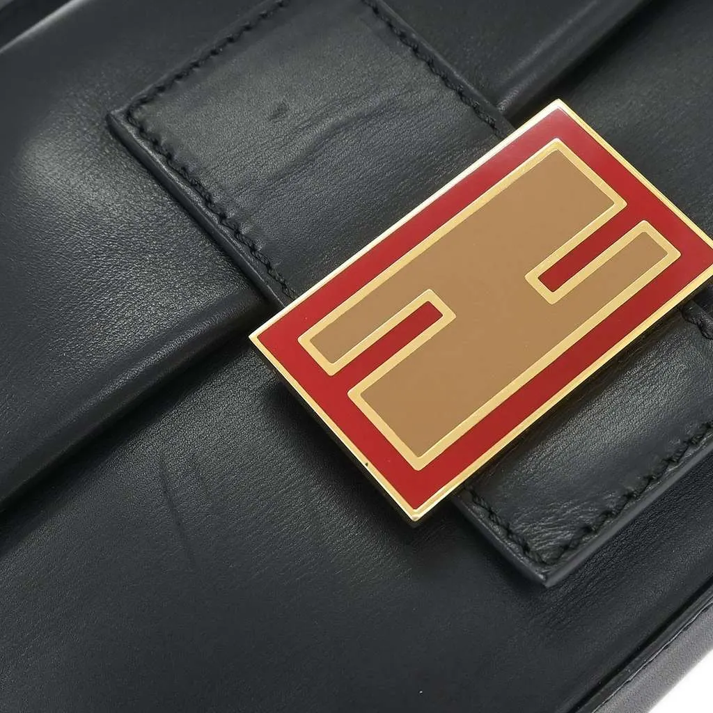 Fendi Baguette Bag Black Leather Good - Model View