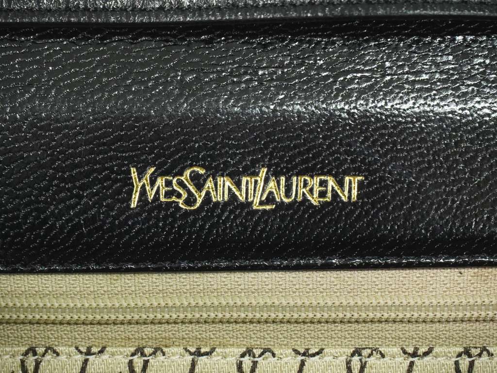 Saint Laurent Vintage Shoulder Bag Black Leather Good condition - Model View