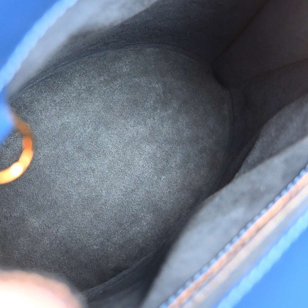 Louis Vuitton Cluny Shoulder Bag Blue Leather Good condition - Inside View