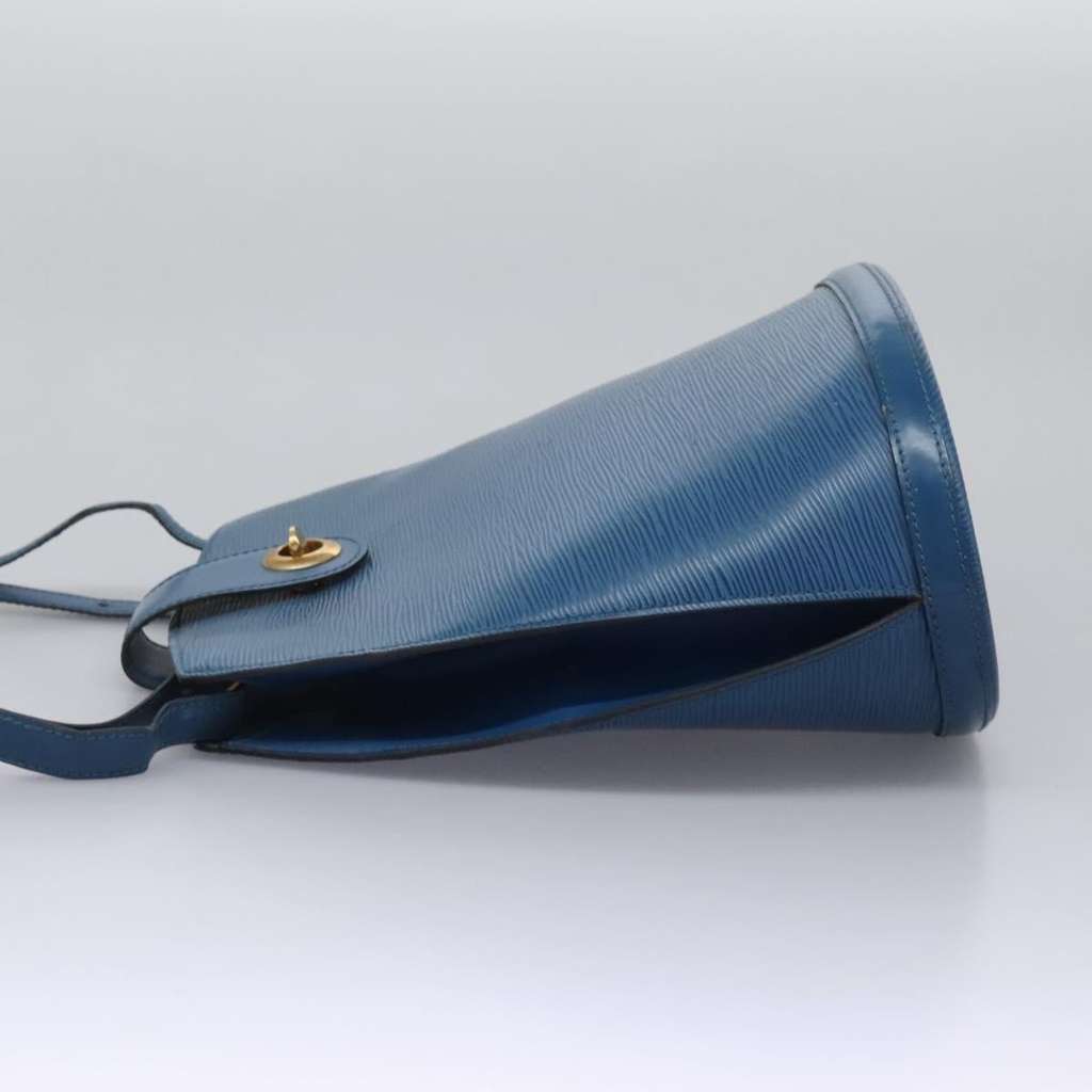 Louis Vuitton Cluny Shoulder Bag Blue Leather Good condition - Inside View