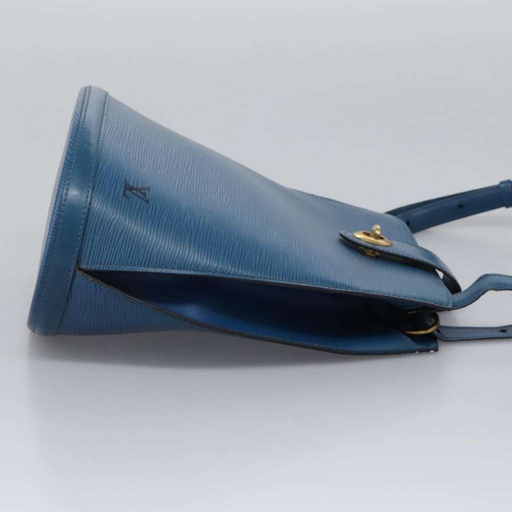 Louis Vuitton Cluny Shoulder Bag Blue Leather Good condition - Model View
