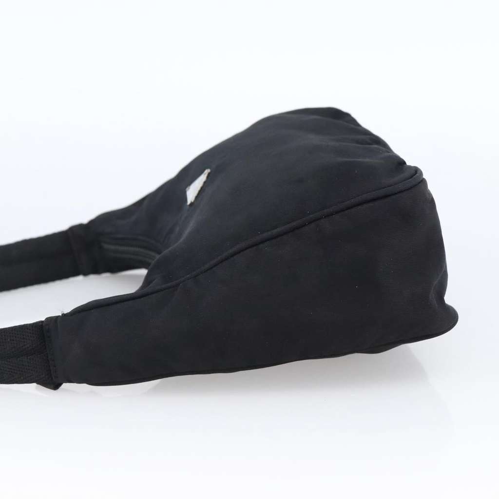 Prada Re-Edition 2000 Hobo Black Good condition - Model View