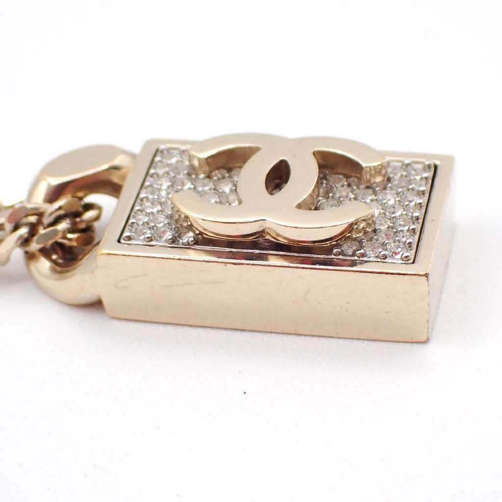 Chanel CC Dog Tag Pendant Necklace Gold Good condition - Box View