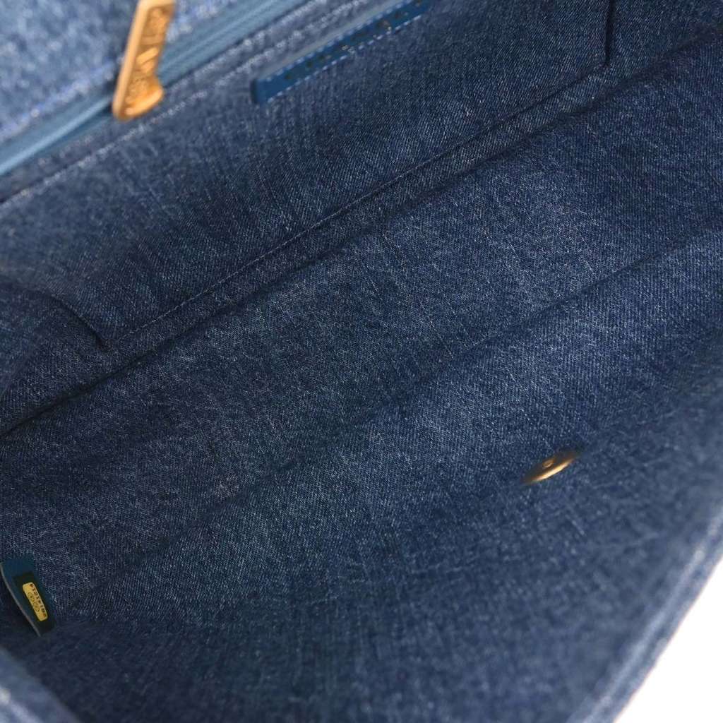 Chanel Egyptian Hieroglyph Flap Bag Blue Good condition - Inside View