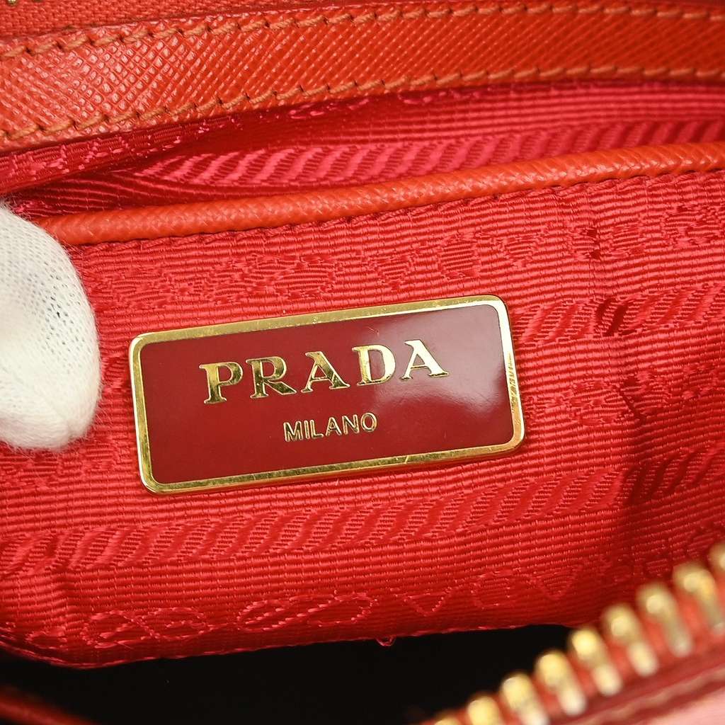 Prada Lux Zip Hobo Red Leather Good condition - Model View