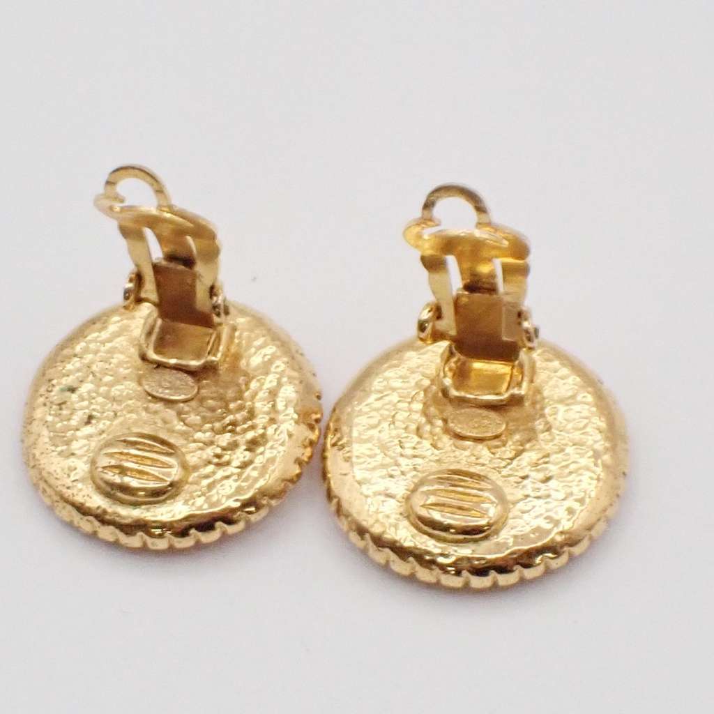 Chanel Vintage CC Round Clip-On Earrings Gold Metal Good condition - Box View