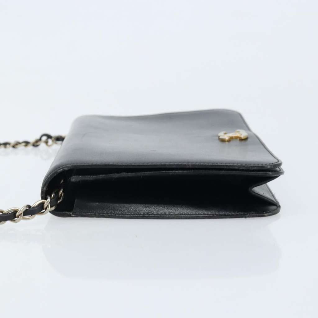 Chanel Wallet on Chain Black Leather Good condition - Model View