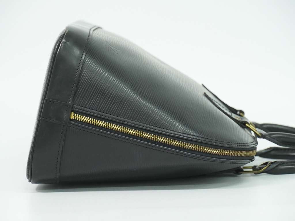 Louis Vuitton Alma Handbag Black Leather Good condition - Model View