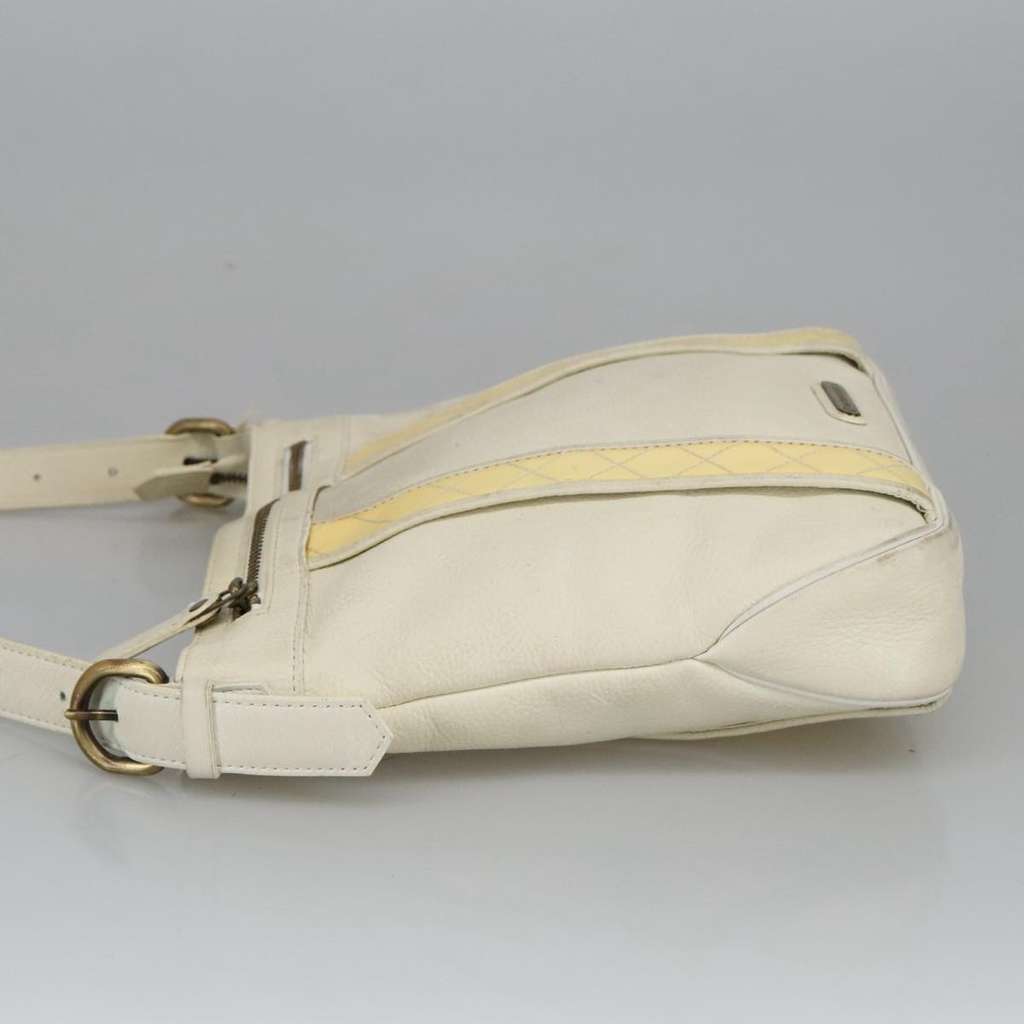 Burberry Vintage Shoulder Bag White Leather Good condition - Model View