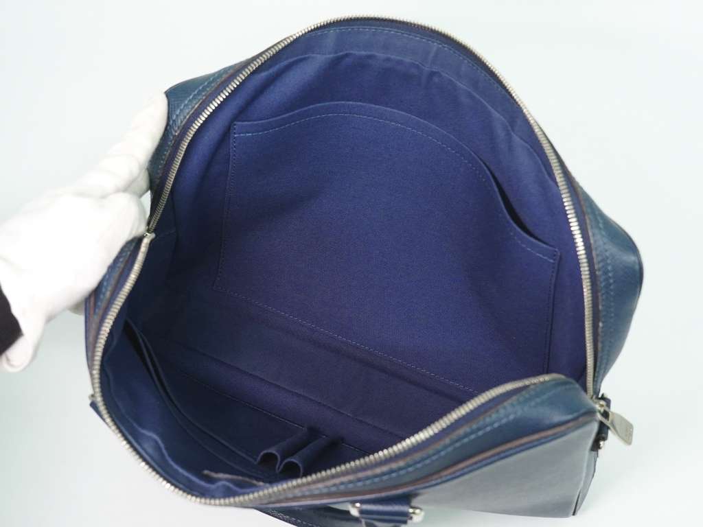 Louis Vuitton Porte-Documents Business Bag Navy Leather Good condition - Model View