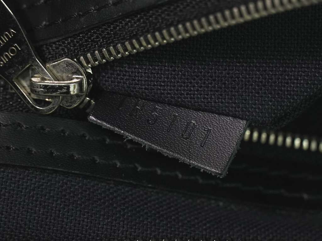 Louis Vuitton Bassano Briefcase Black Leather Good condition - Box View