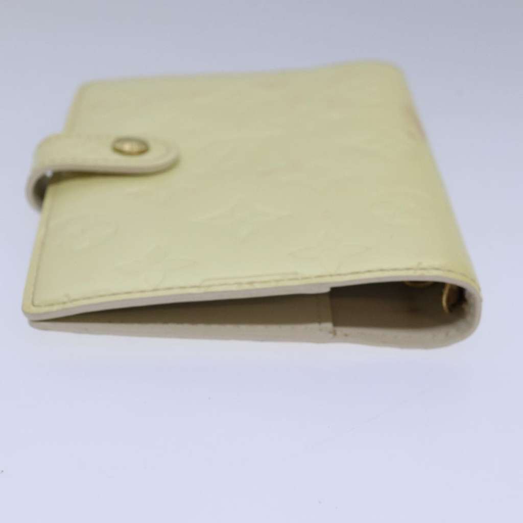 Louis Vuitton Agenda Cover Beige Good condition - Model View