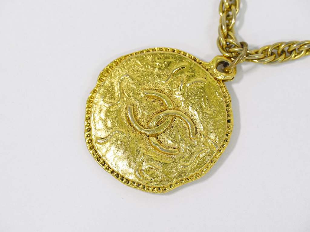 Chanel Vintage CC Round Pendant Chain Necklace Gold Good condition - Inside View
