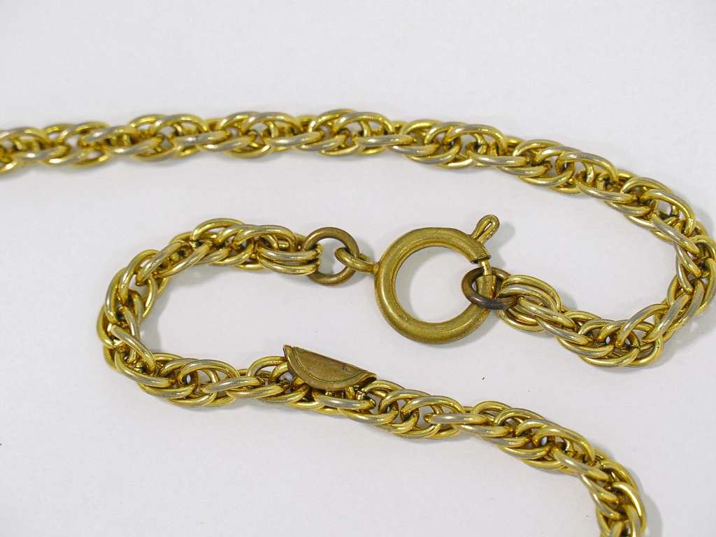 Chanel Vintage CC Round Pendant Chain Necklace Gold Good condition - Box View