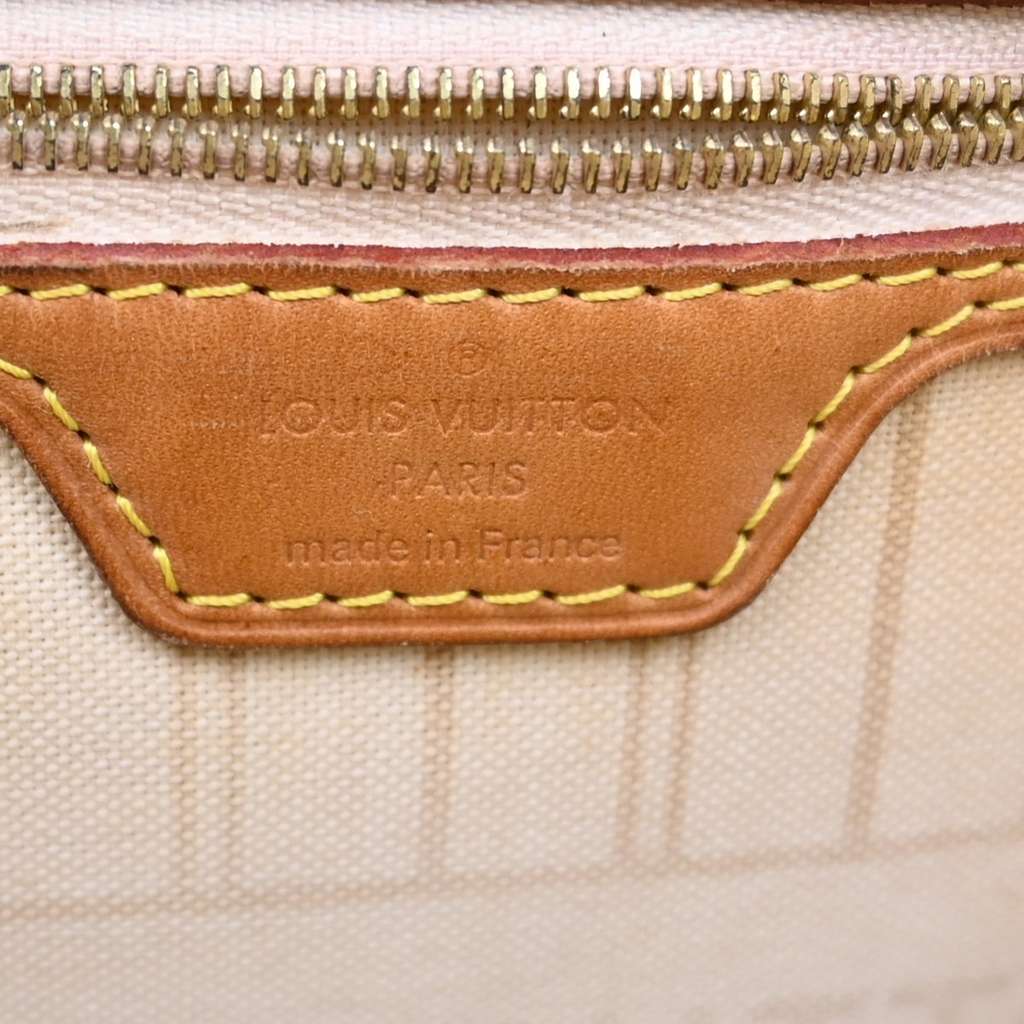 Louis Vuitton Neverfull Tote White Canvas Fair condition - Model View