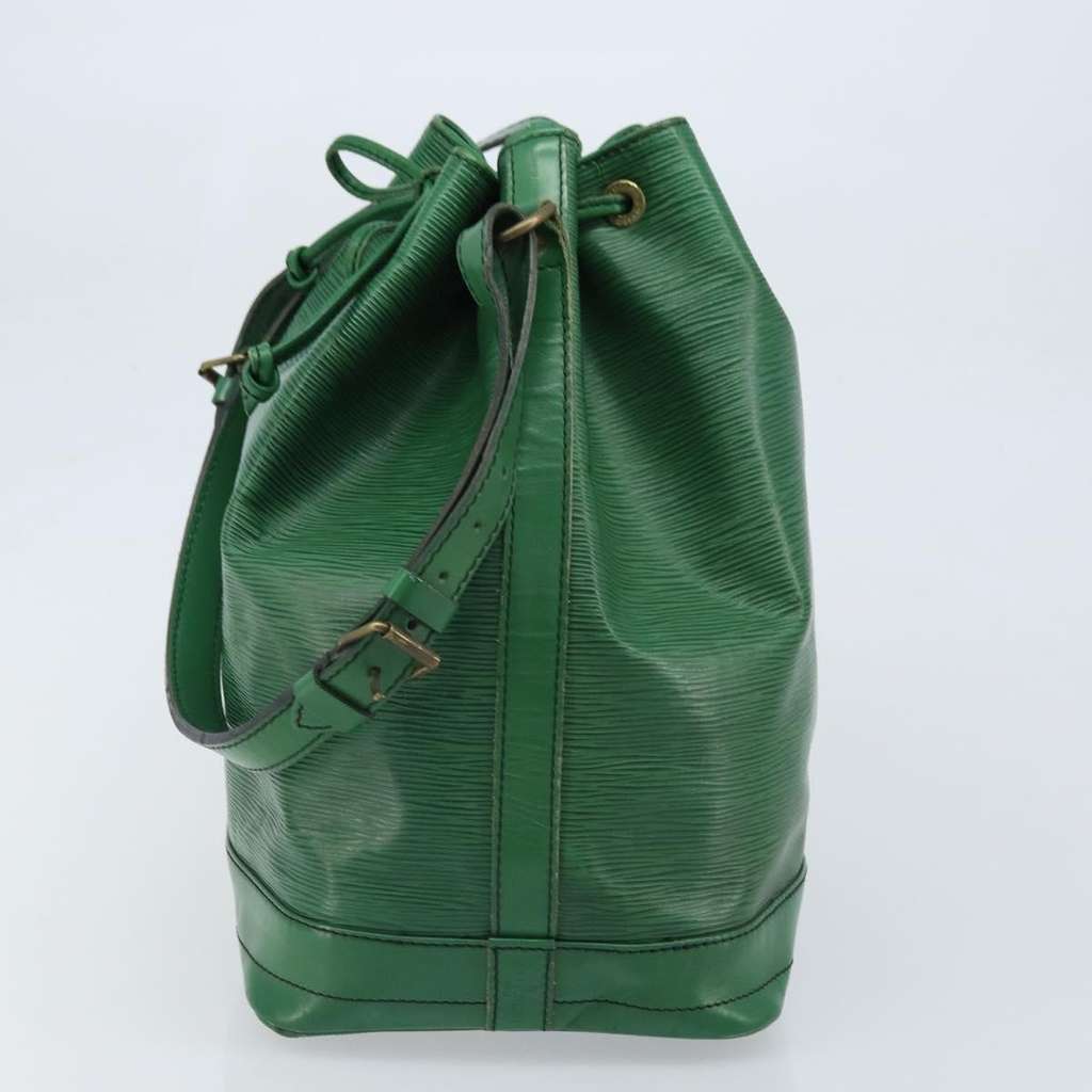 Louis Vuitton Noe Shoulder bag Green Leather Good condition - Inside View