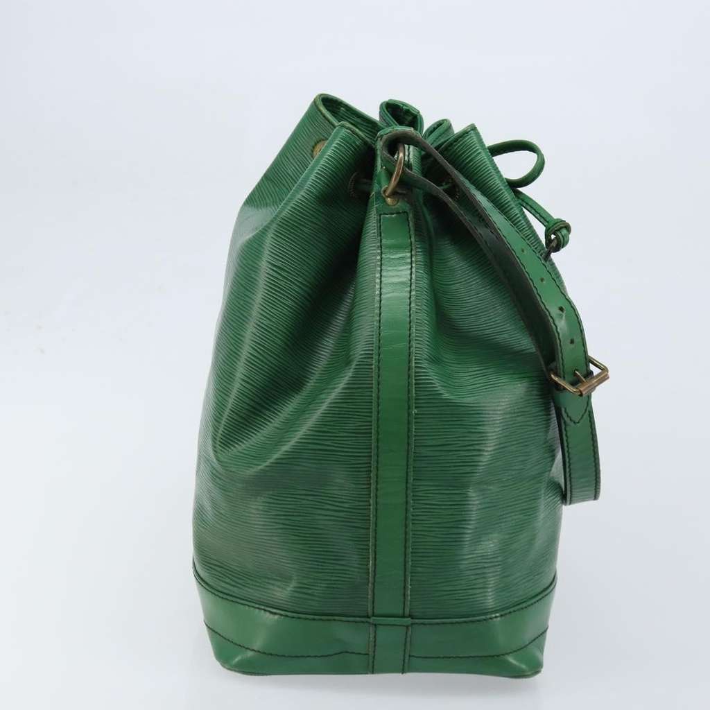 Louis Vuitton Noe Shoulder bag Green Leather Good condition - Model View