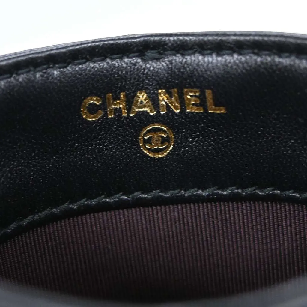 Chanel Tech Me Out Clutch With Chain Black Leather Good - Model View