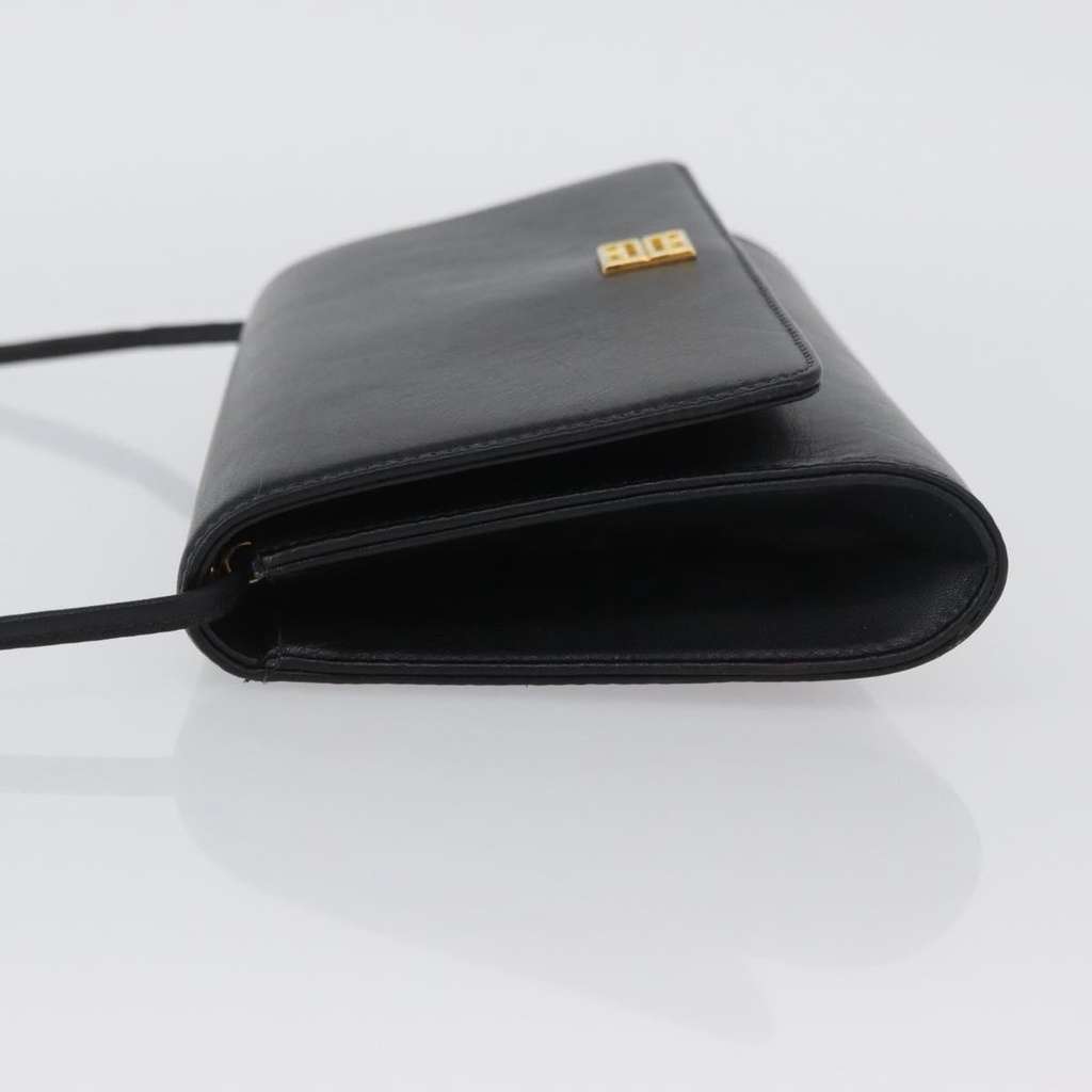 Givenchy Vintage 4G shoulder bag Black Leather Very good condition - Model View