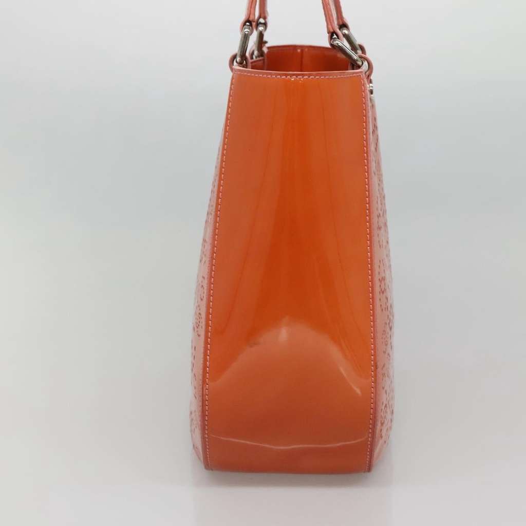 Chanel CC No.5 Shopping Tote Orange Very good condition - Model View