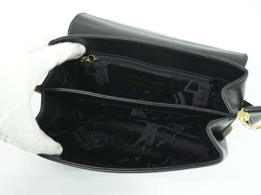 Salvatore Ferragamo Vintage Shoulder Bag Black Leather Very good condition - Inside View