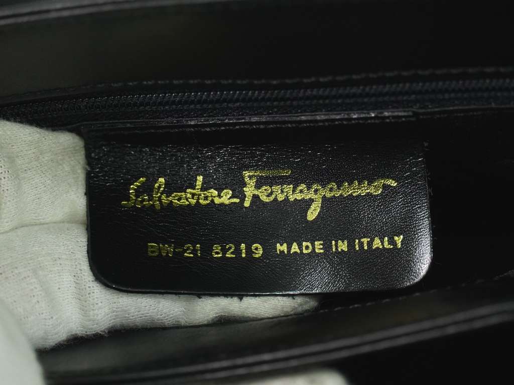 Salvatore Ferragamo Vintage Shoulder Bag Black Leather Very good condition - Model View