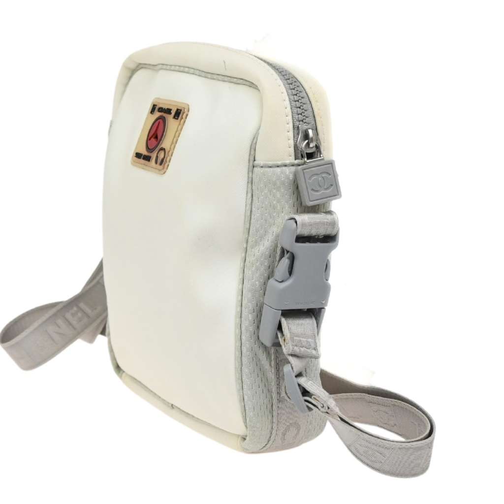 Chanel Travel Line Crossbody Bag White Very good condition - Model View