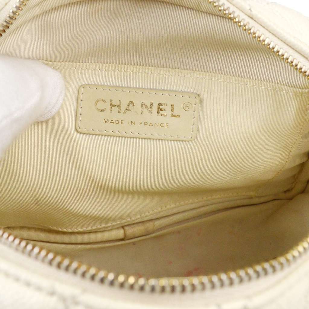 Chanel CC Day Camera Case White Leather Very good condition - Model View