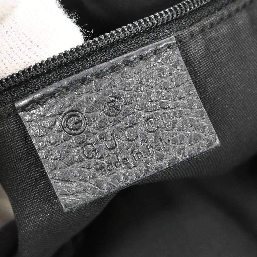 Gucci D Ring Messenger Bag Black Canvas Very good condition - Model View