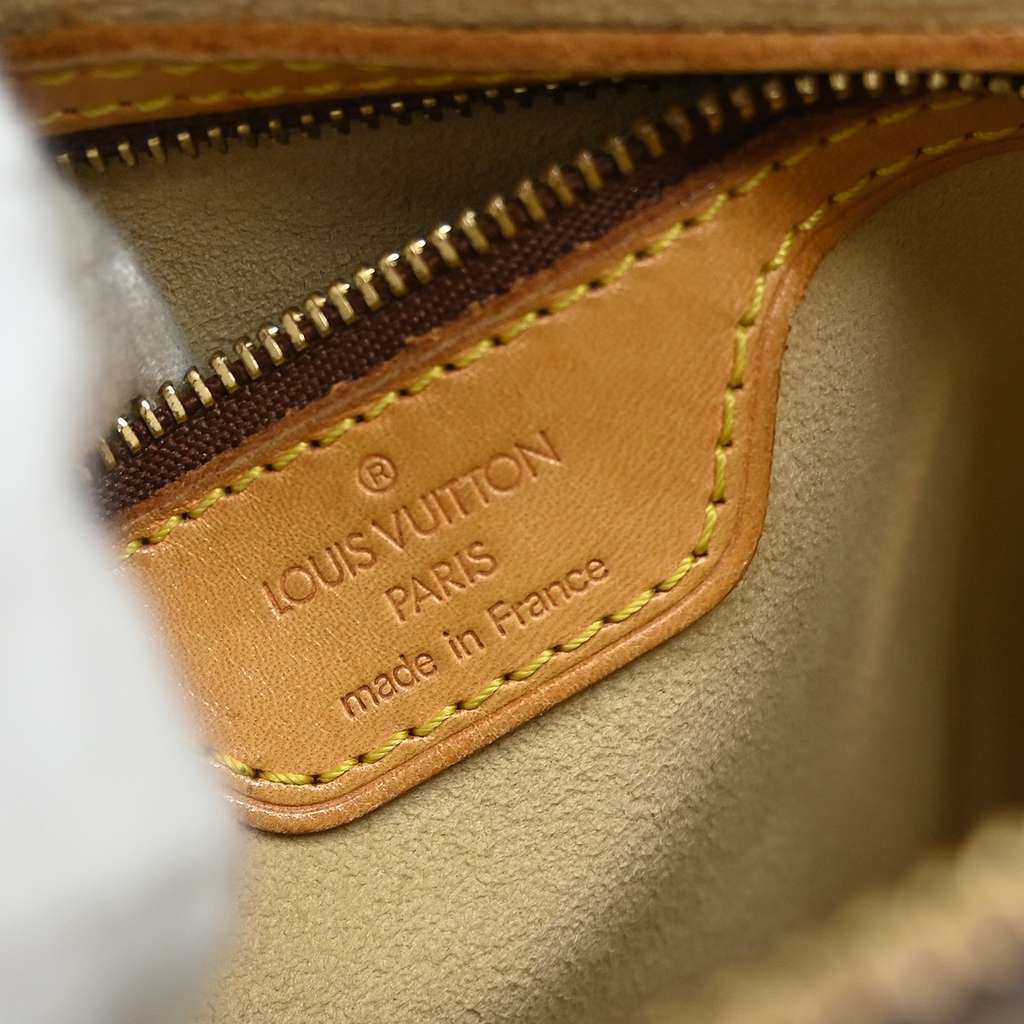 Louis Vuitton Monogram Looping Handbag Brown Canvas Good condition - Model View