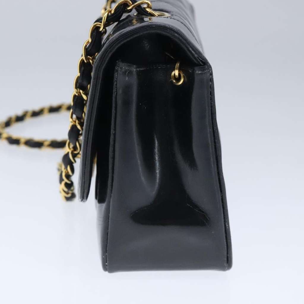 Chanel Vintage Diana Flap Bag Black Good condition - Model View