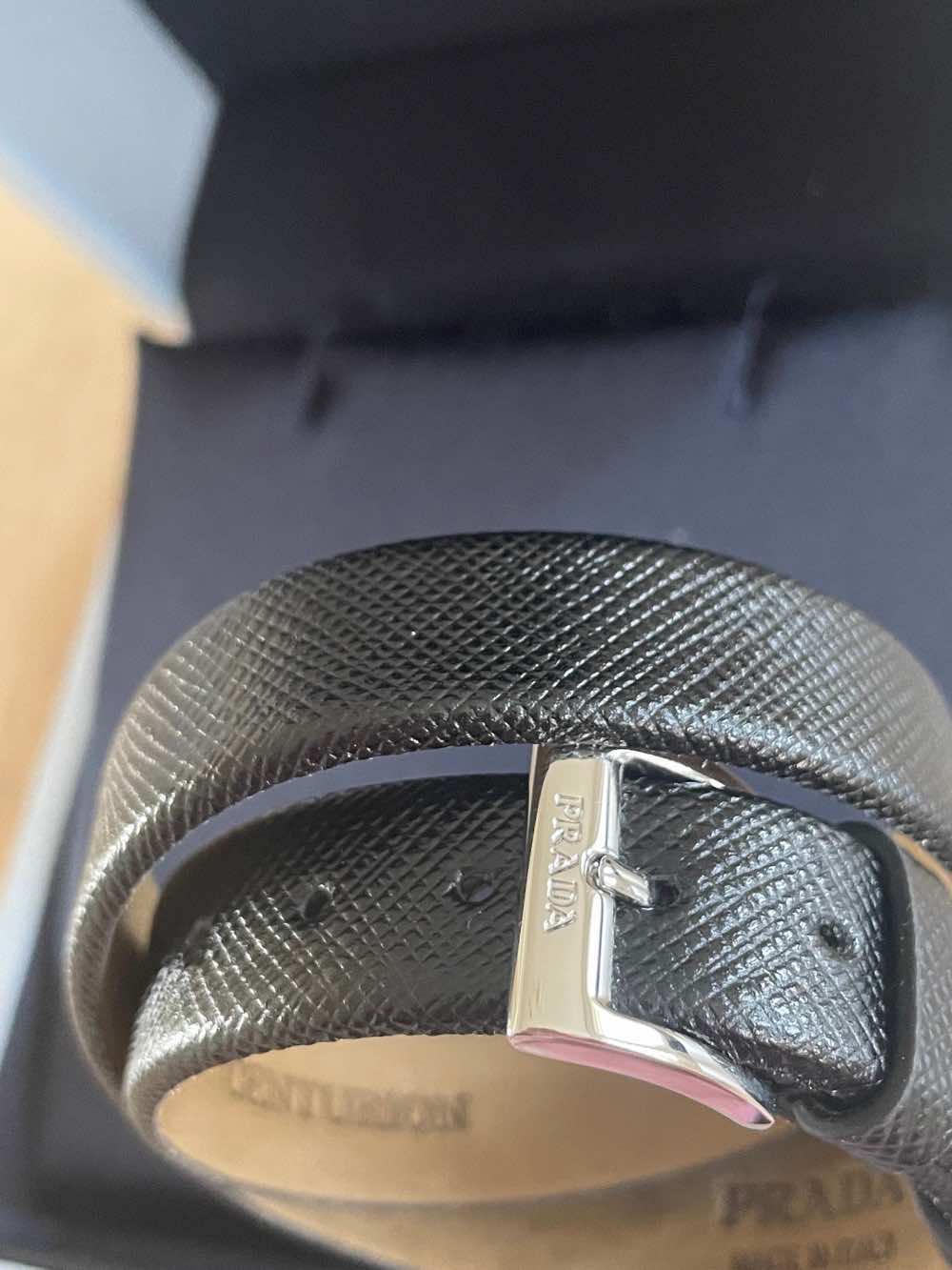 Prada Double tour - Side view