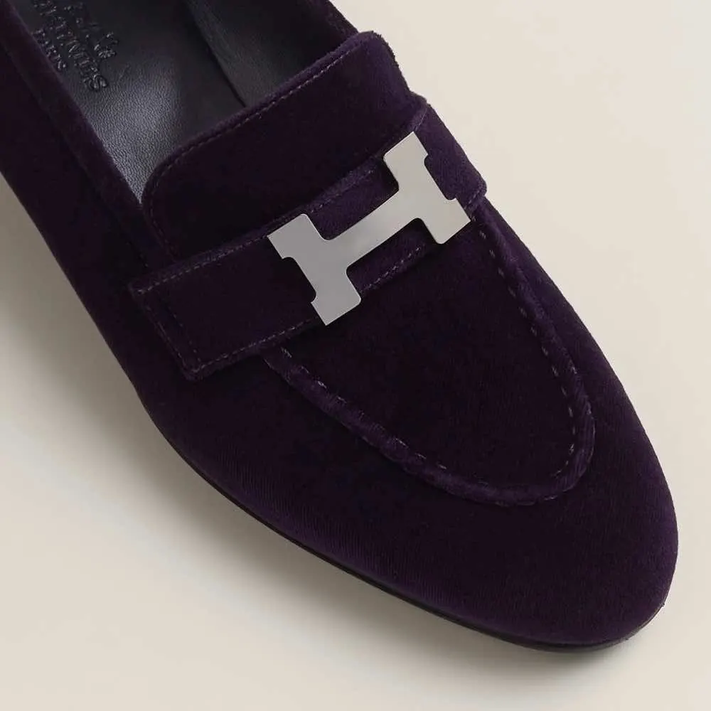 Hermès Paris Purple Velvet Never worn - Model View